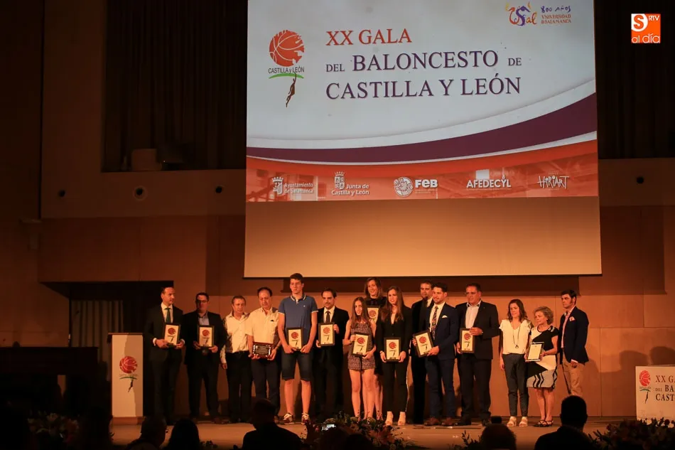 Foto 3 - Salamanca rinde homenaje al deporte con&nbsp;la XX Gala de Baloncesto de Castilla y Le&oacute;n  