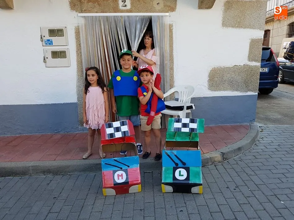 Foto 9 - Los vecinos acuden motorizados a honrar a San Crist&oacute;bal