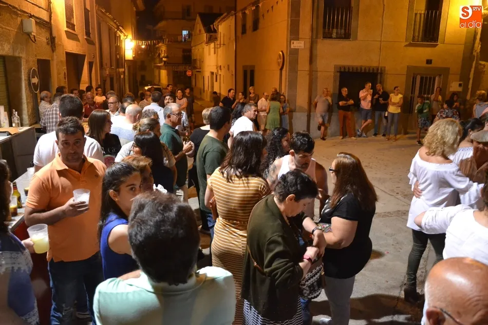 Foto 10 - El barrio de San Andr&eacute;s disfruta de otra larga noche musical  