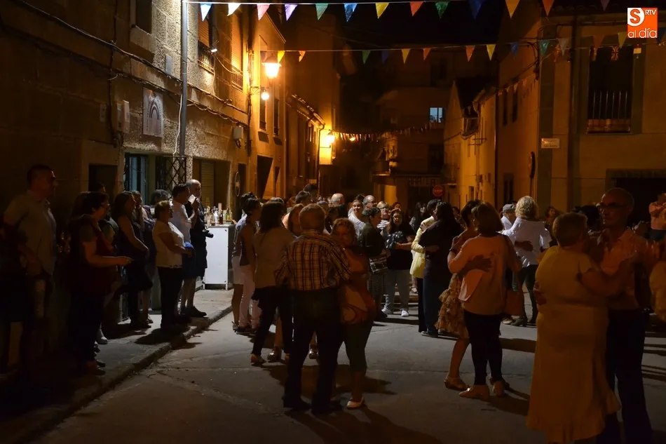 Foto 2 - El barrio de San Andr&eacute;s disfruta de otra larga noche musical  
