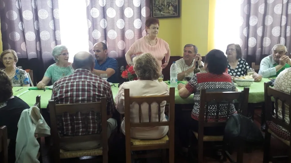 Foto 4 - Encuentro festivo en Roll&aacute;n con la Asociaci&oacute;n de la Tercera Edad Sagrado Coraz&oacute;n