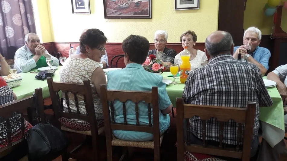Foto 3 - Encuentro festivo en Roll&aacute;n con la Asociaci&oacute;n de la Tercera Edad Sagrado Coraz&oacute;n