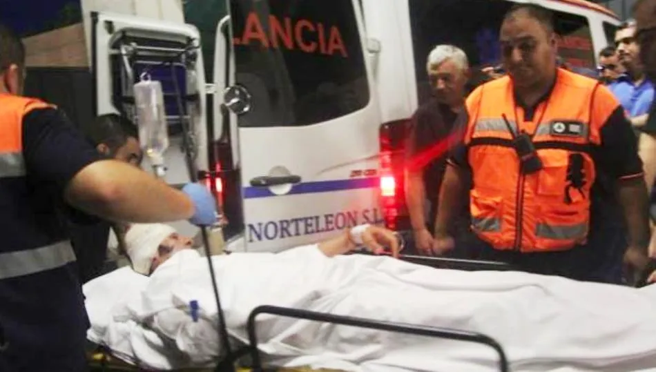 Evacuación de Padilla en ambulancia. Foto de F. G. Muriel / El Norte de Castilla