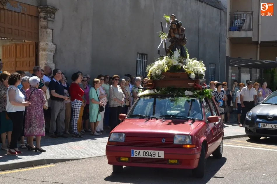 Cerca de medio centenar de vehículos recibe la bendición de San Cristóbal  