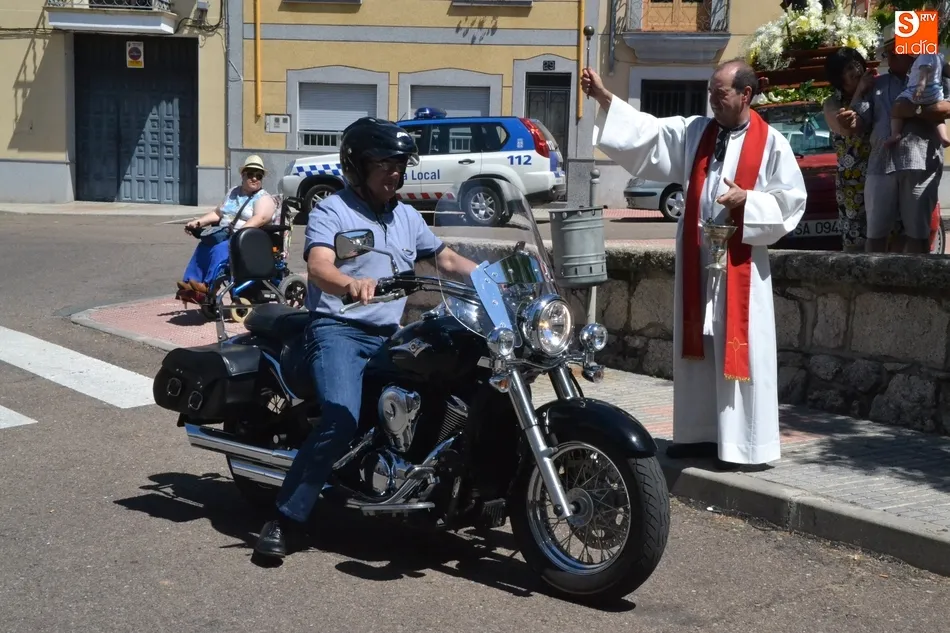 Foto 11 - Cerca de medio centenar de veh&iacute;culos recibe la bendici&oacute;n de San Crist&oacute;bal  