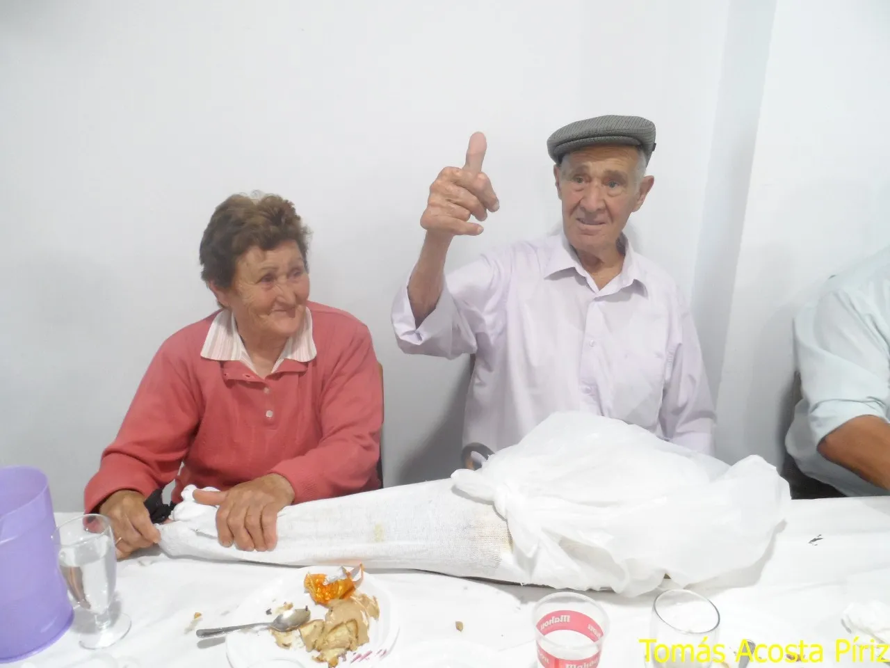 Foto 3 - Dos parejas celebran sus Bodas de Oro en la fiesta de la Asociaci&oacute;n El Tilero  