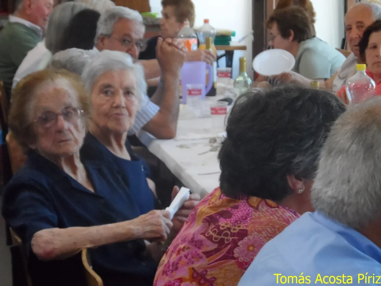 Foto 6 - Dos parejas celebran sus Bodas de Oro en la fiesta de la Asociaci&oacute;n El Tilero  