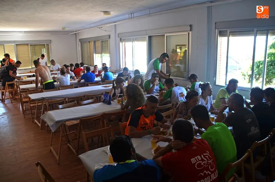 Foto 3 - Los ciclistas m&aacute;s solidarios se dan cita en Ledrada