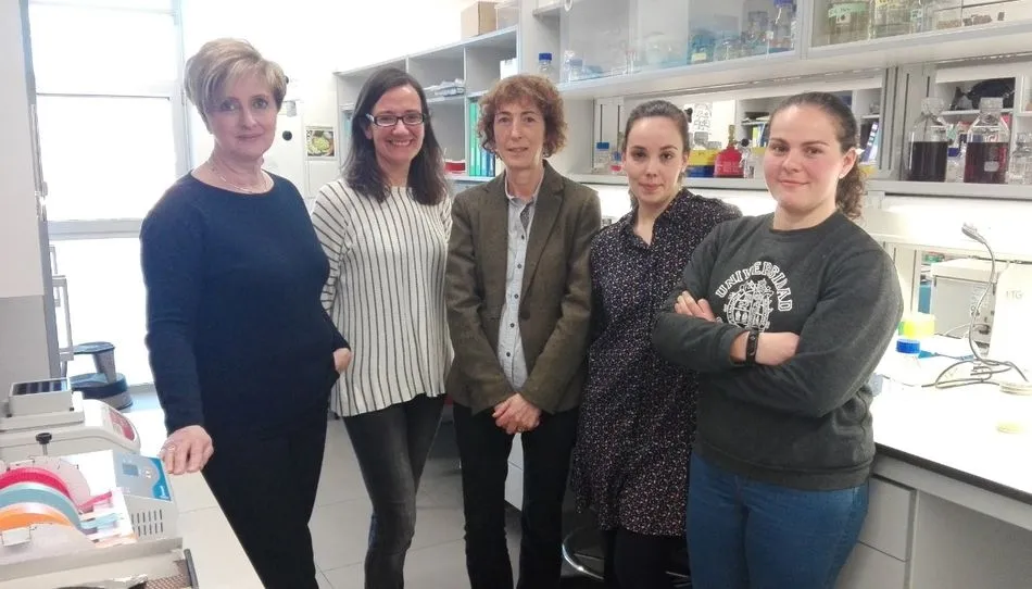 Las investigadoras, en las instalaciones del IBFG. Foto: Dicyt