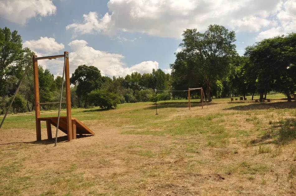 Foto 2 - Un parque infantil y un circuito f&iacute;sico ampl&iacute;an la dotaci&oacute;n de la isla del soto  
