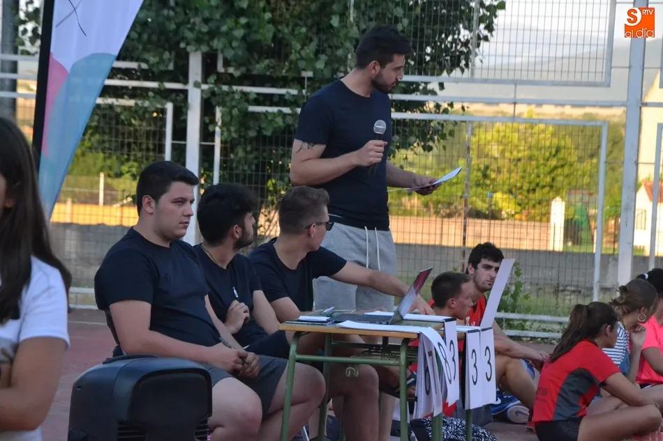 Foto 4 - En marcha el Torneo mixto de Streetbasket 3x3 de la Semana de la Juventud  