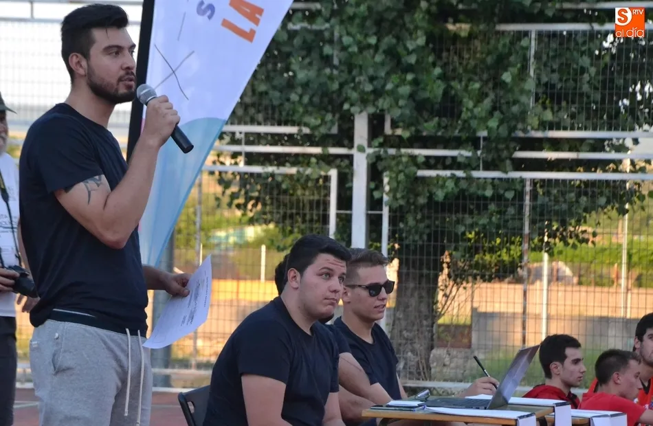 Foto 2 - En marcha el Torneo mixto de Streetbasket 3x3 de la Semana de la Juventud  
