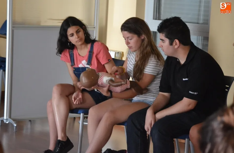 Un total de 18 jóvenes reciben formación en primeros auxilios  