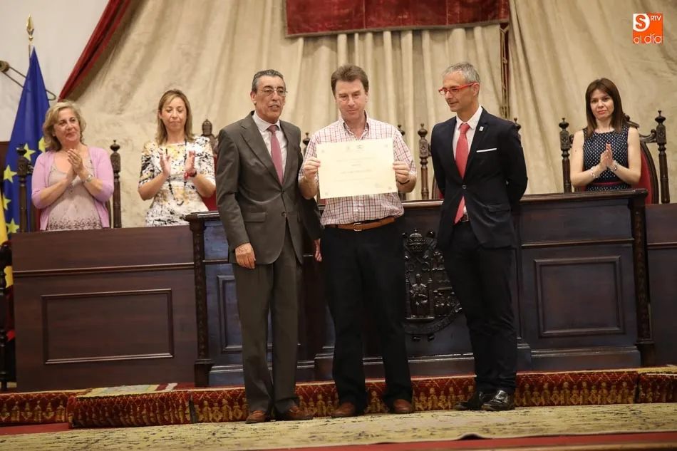 Foto 10 - Reconocimiento a los estudiantes con mejores notas en los ex&aacute;menes de acceso a la Universidad