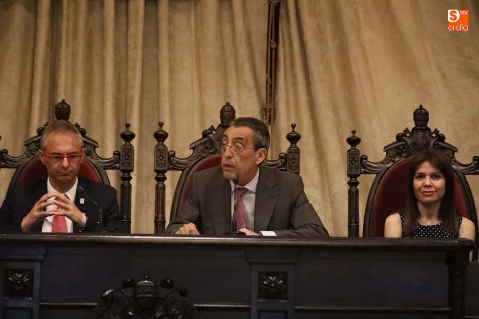 Foto 7 - Reconocimiento a los estudiantes con mejores notas en los ex&aacute;menes de acceso a la Universidad