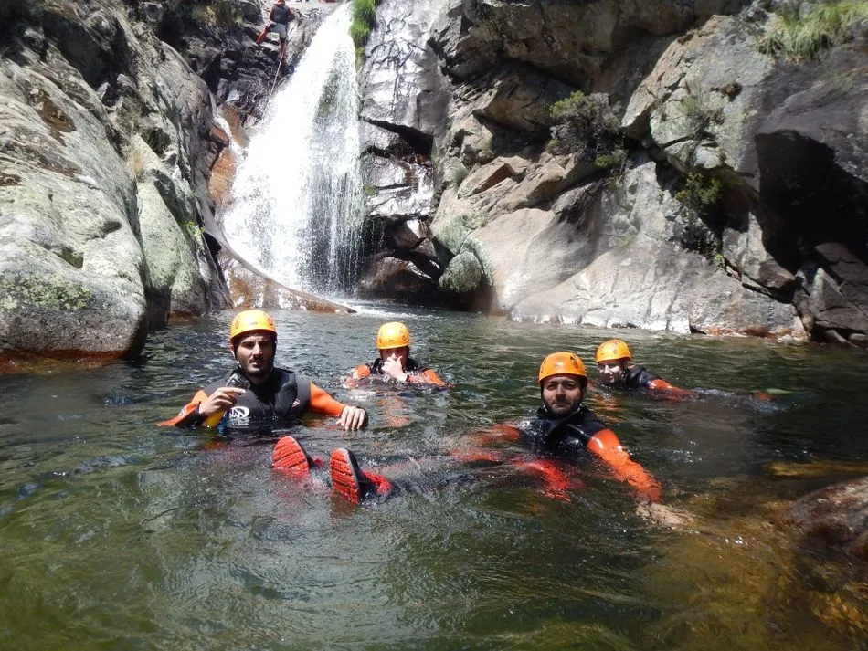 Barranquismo con Turismo Activa  