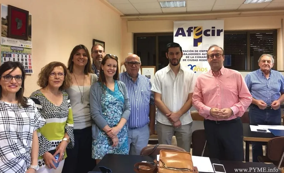 Integrantes de la Asociación de comerciantes conocen la Red de Agentes de Comercio Interior  