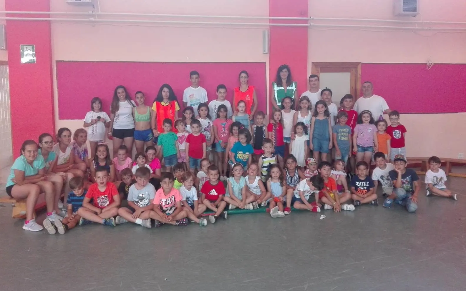 Foto 2 - Los Farinatos Roleros ofrecen una exhibici&oacute;n a los ni&ntilde;os de Conciliamos  