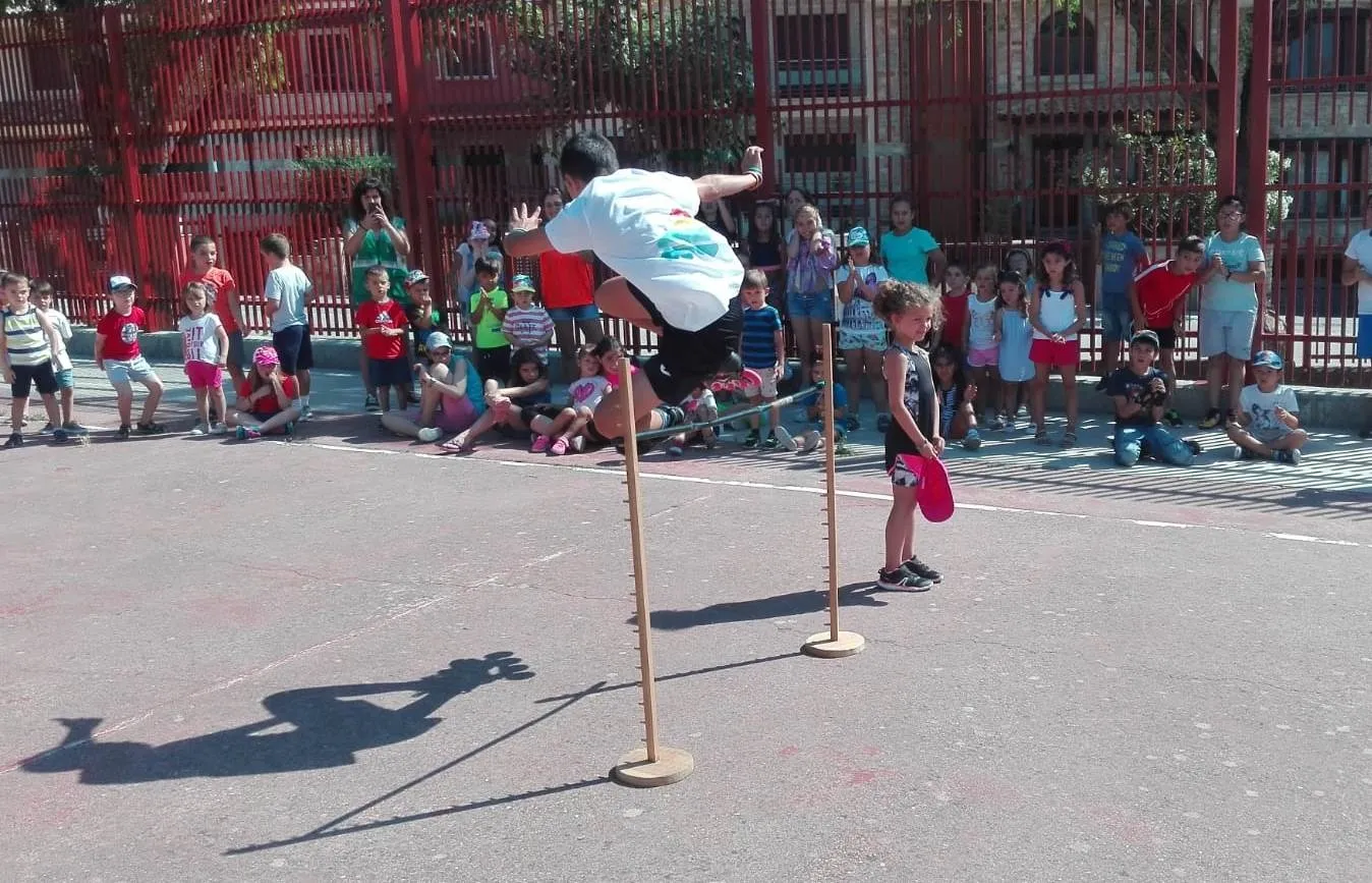 Foto 11 - Los Farinatos Roleros ofrecen una exhibici&oacute;n a los ni&ntilde;os de Conciliamos  