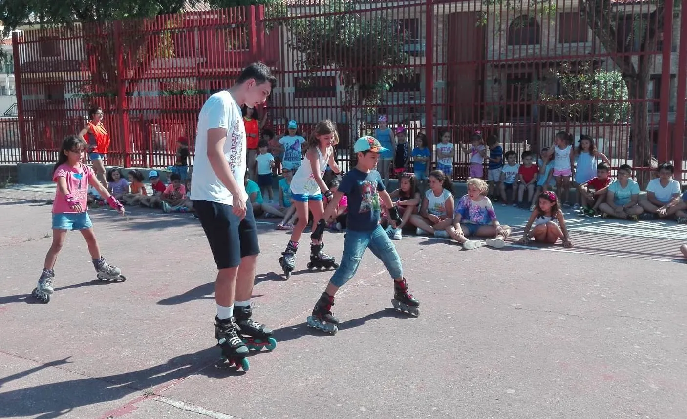 Foto 5 - Los Farinatos Roleros ofrecen una exhibici&oacute;n a los ni&ntilde;os de Conciliamos  