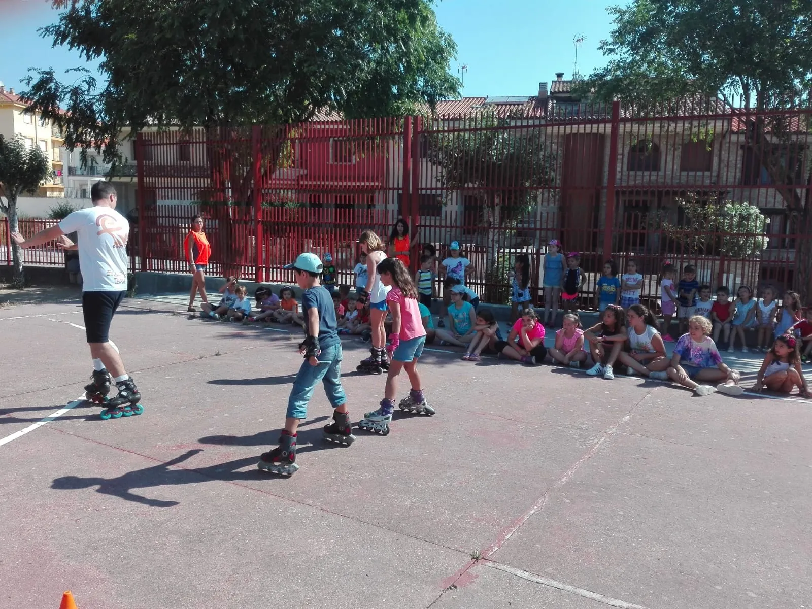 Foto 3 - Los Farinatos Roleros ofrecen una exhibici&oacute;n a los ni&ntilde;os de Conciliamos  