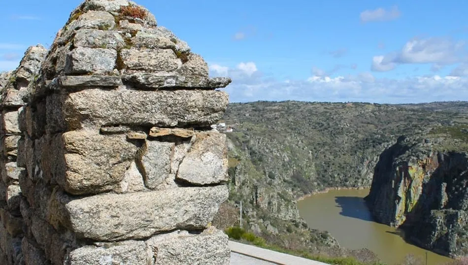 Al Oeste Miranda D´Ouro (Portugal)  