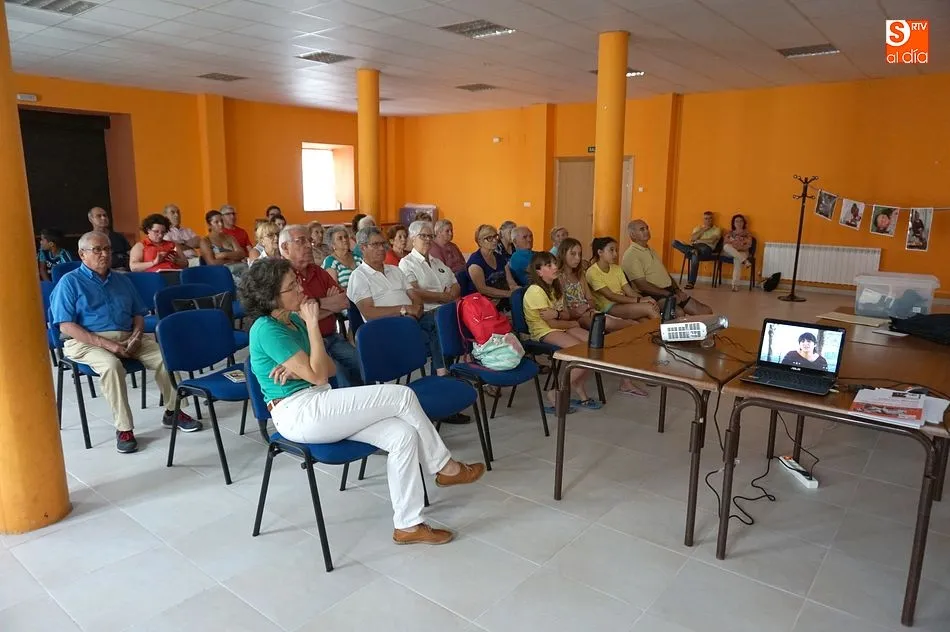 Foto 4 - Linares de Riofr&iacute;o debate sobre los delitos de odio