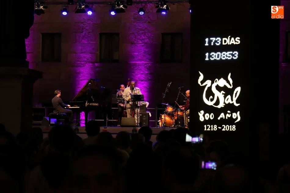 Foto 4 - Jesse Davis&nbsp;y Fred Nardin&nbsp;inauguran el Festival Internacional de Jazz en el Patio de Escuelas...
