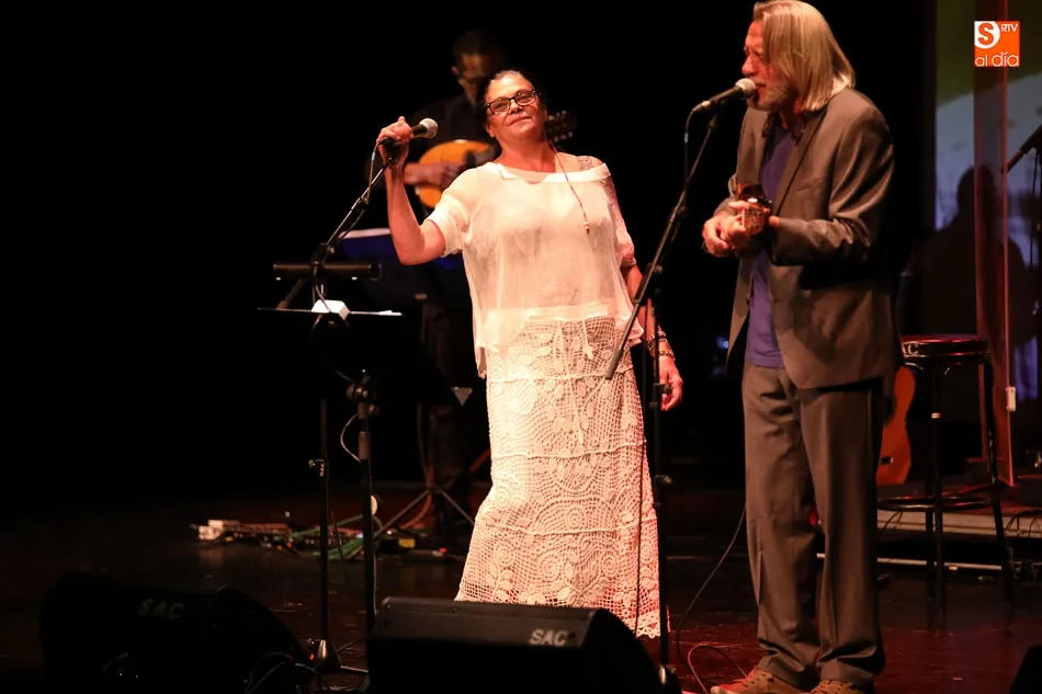 Foto 9 - El Teatro Juan del Enzina acerca al p&uacute;blico salmantino un tributo a Carlos Cano  