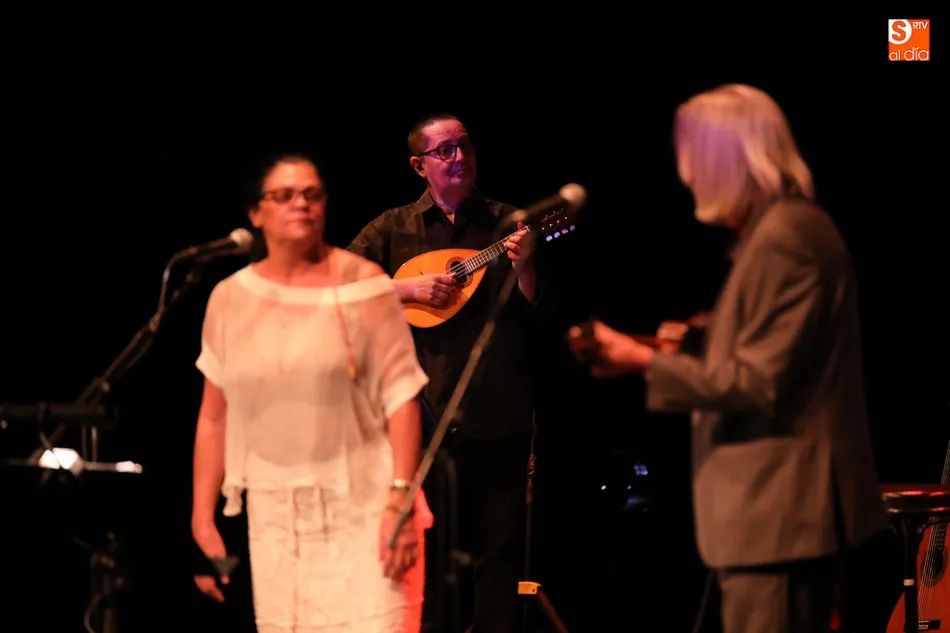 Foto 8 - El Teatro Juan del Enzina acerca al p&uacute;blico salmantino un tributo a Carlos Cano  