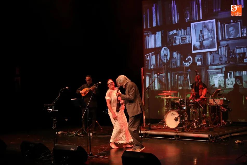 Foto 7 - El Teatro Juan del Enzina acerca al p&uacute;blico salmantino un tributo a Carlos Cano  