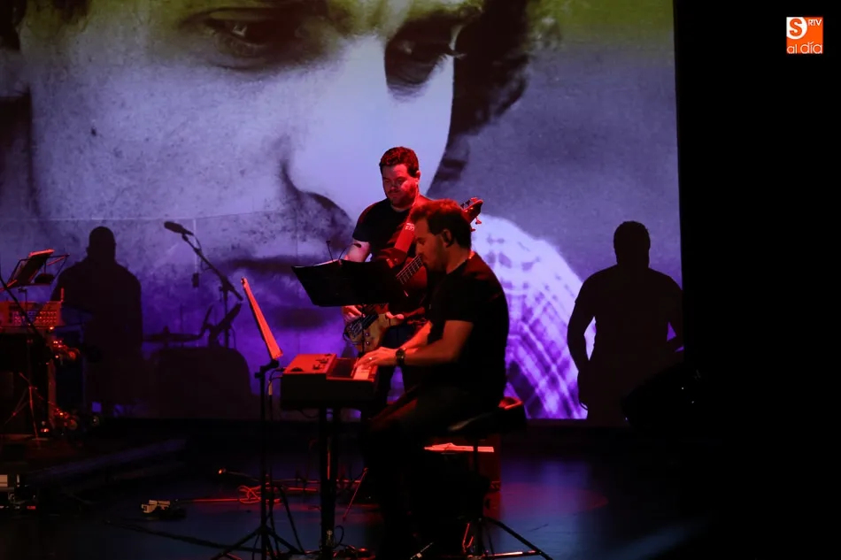 Foto 3 - El Teatro Juan del Enzina acerca al p&uacute;blico salmantino un tributo a Carlos Cano  