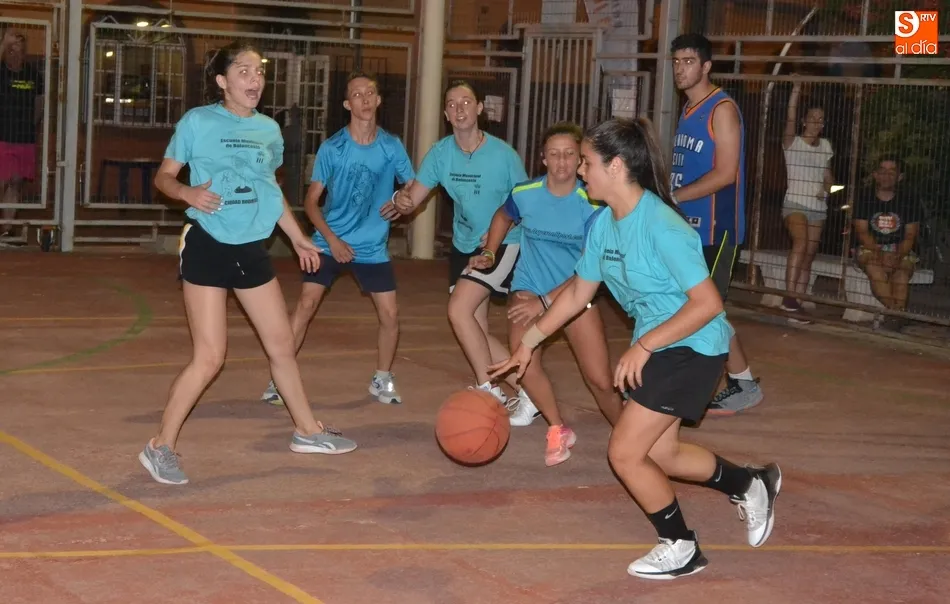 Foto 8 - El Torneo mixto de Streetbasket 3x3 se resuelve por un solo punto a favor de &lsquo;Equipo uno&rsquo;  