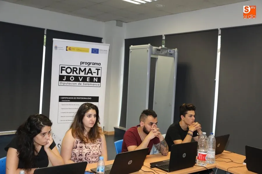 Foto 4 - Chabela de la Torre ofrece una charla motivadora a 15 alumnos del programa Forma-T joven  