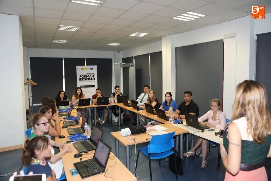 Foto 5 - Chabela de la Torre ofrece una charla motivadora a 15 alumnos del programa Forma-T joven  