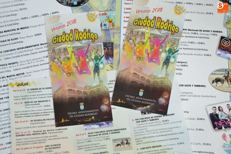 Foto 2 - Disponibles los d&iacute;pticos y carteles con la programaci&oacute;n veraniega  
