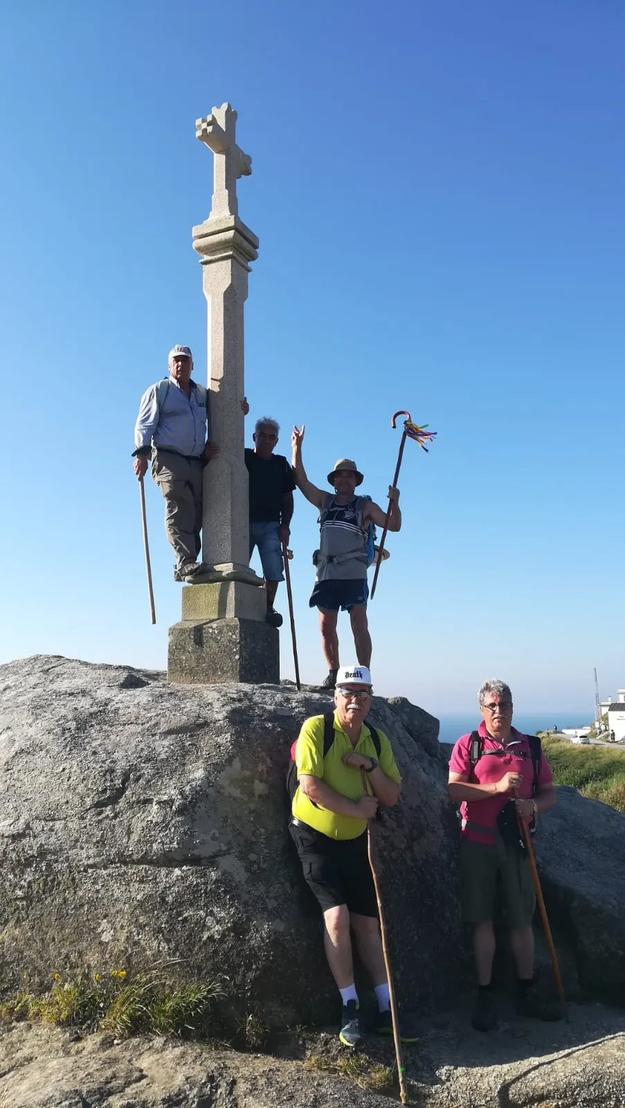 Foto 5 - Llegan a Finisterre los mirobrigenses que han afrontado el &lsquo;Ep&iacute;logo del Camino de Santiago&rsquo;  