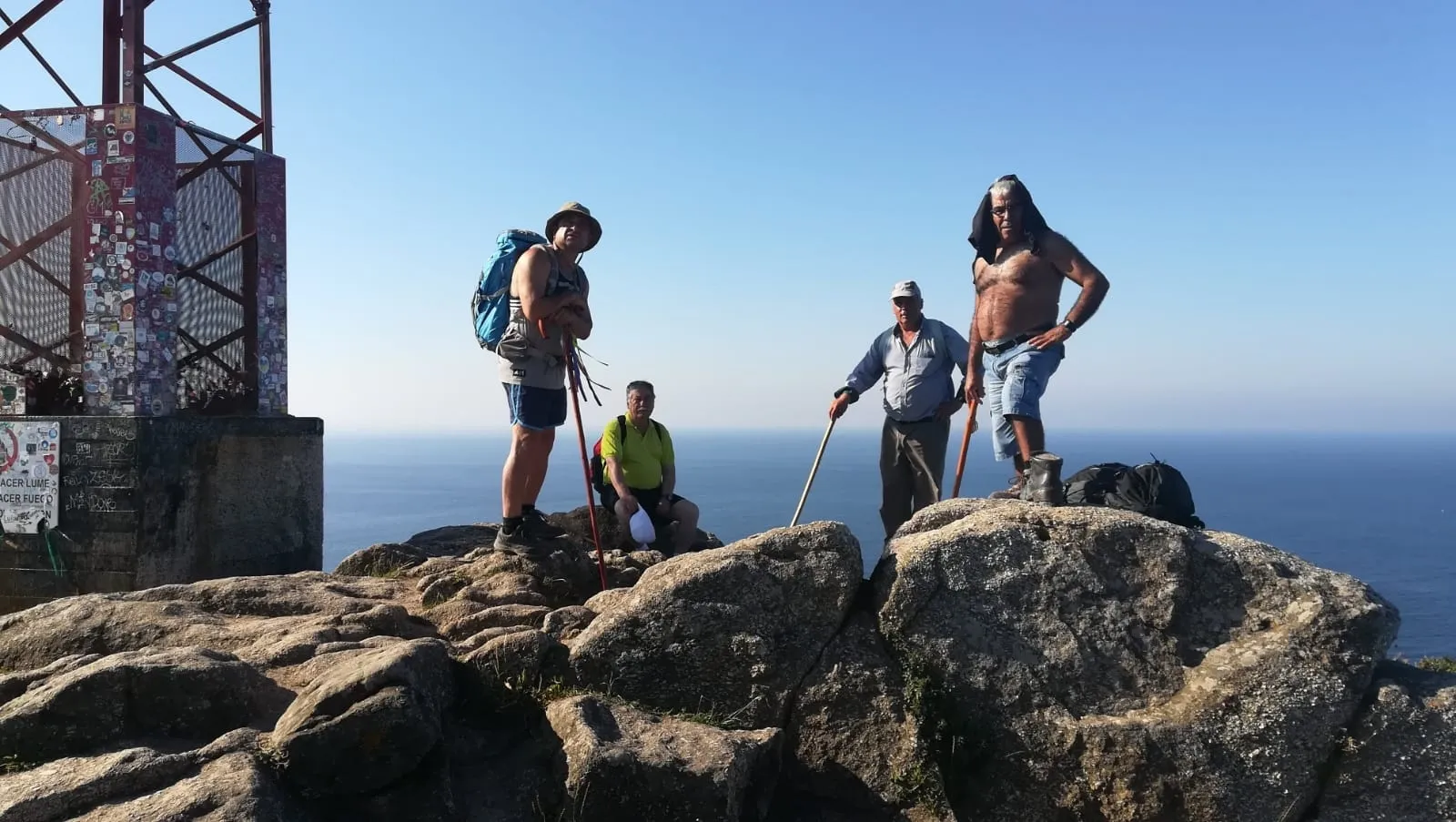 Foto 8 - Llegan a Finisterre los mirobrigenses que han afrontado el &lsquo;Ep&iacute;logo del Camino de Santiago&rsquo;  