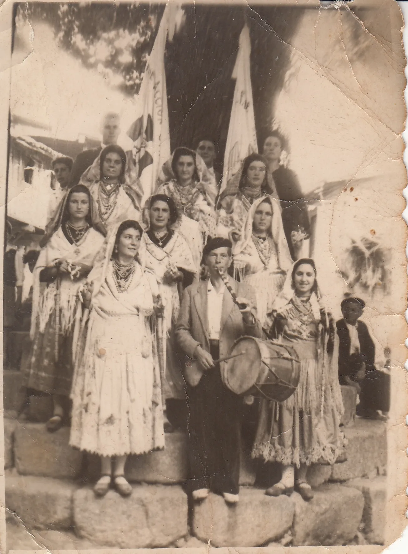 Foto 3 - Herguijuela de la Sierra recupera parte de su historia a trav&eacute;s de fotograf&iacute;as antiguas