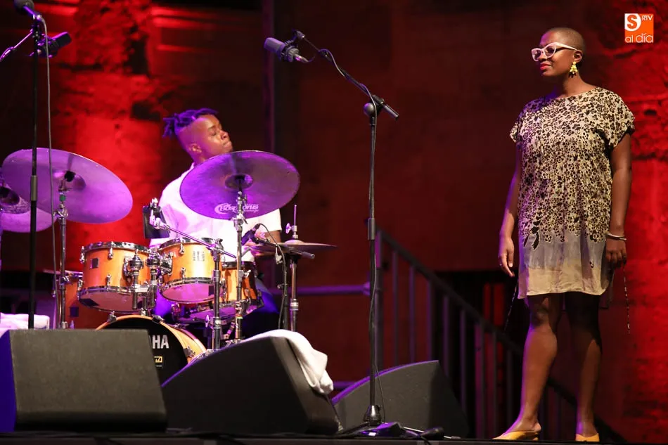 Foto 7 - La voz de C&eacute;cile McLorin Salvant acapara la&nbsp;mirada&nbsp;de todos los salmantinos  