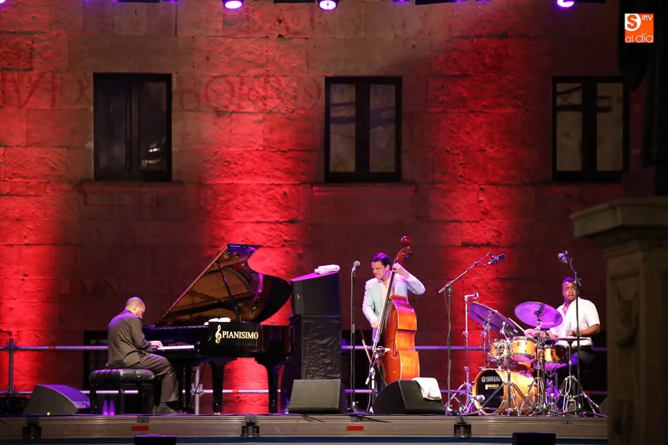 Foto 4 - La voz de C&eacute;cile McLorin Salvant acapara la&nbsp;mirada&nbsp;de todos los salmantinos  