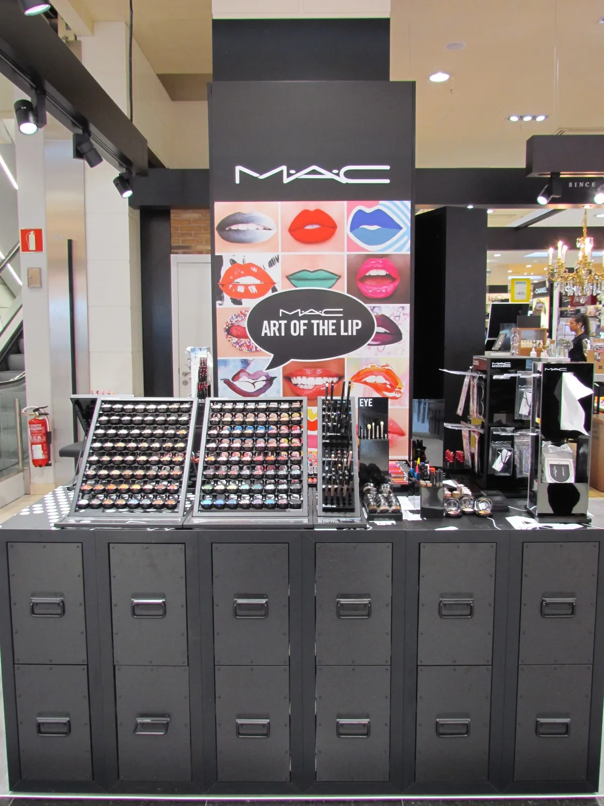 Foto 4 - La firma de cosm&eacute;tica M.A.C inaugura su nuevo espacio en El Corte Ingl&eacute;s