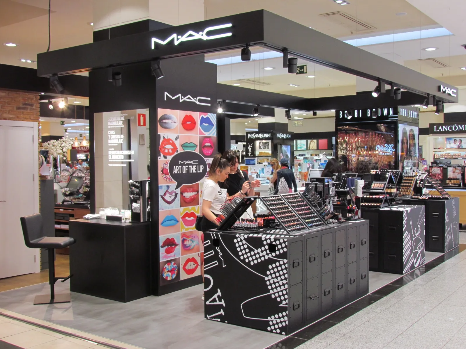 Foto 3 - La firma de cosm&eacute;tica M.A.C inaugura su nuevo espacio en El Corte Ingl&eacute;s