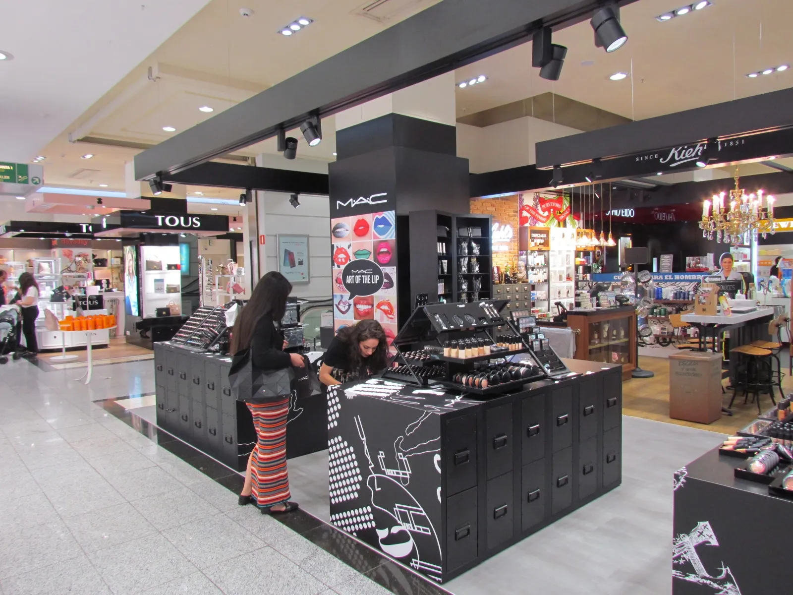 Foto 2 - La firma de cosm&eacute;tica M.A.C inaugura su nuevo espacio en El Corte Ingl&eacute;s