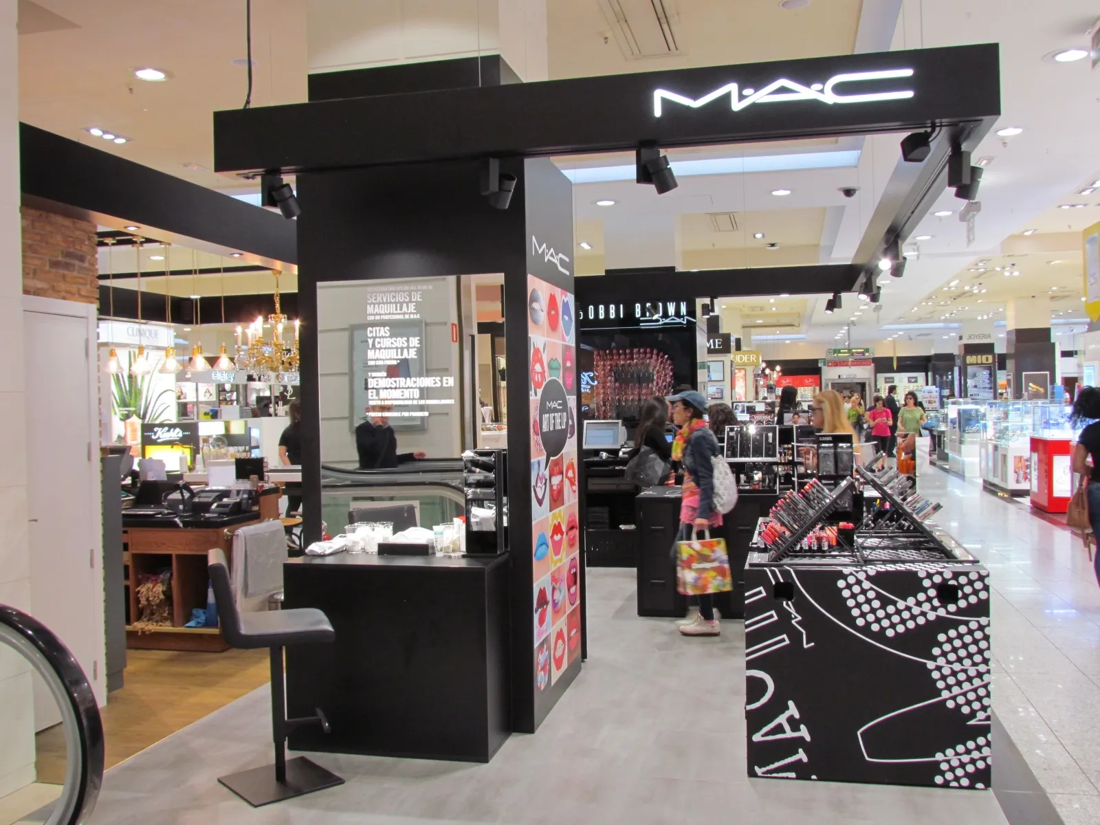 Foto 7 - La firma de cosm&eacute;tica M.A.C inaugura su nuevo espacio en El Corte Ingl&eacute;s