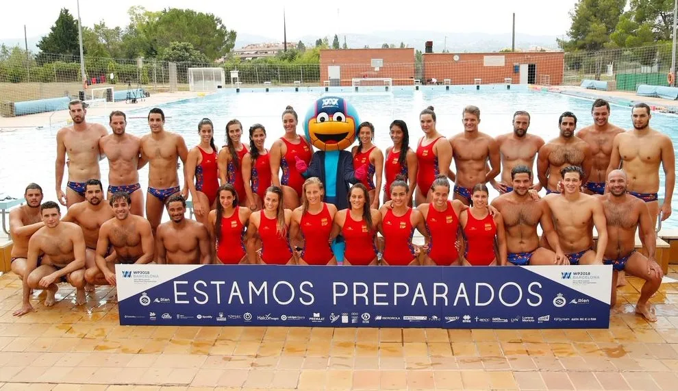 Imagen conjunta de las selecciones masculina y femenina que tomarán parte en este Europeo | Fuente @wp2018bcn