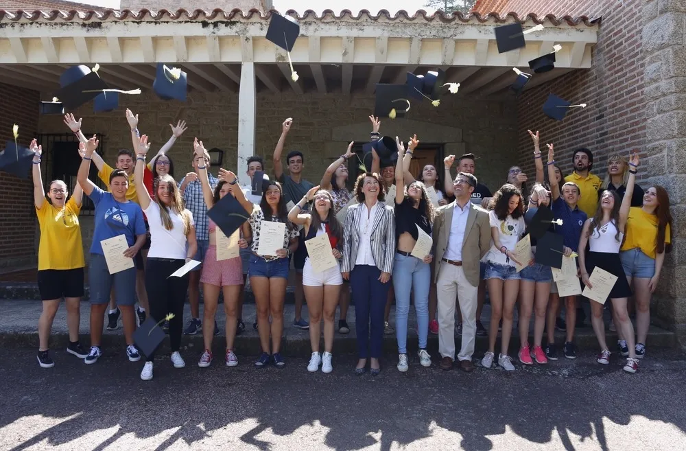 Foto 2 - Iberdrola y Junta entregan los diplomas a los 20 primeros alumnos de un curso de inmersi&oacute;n...