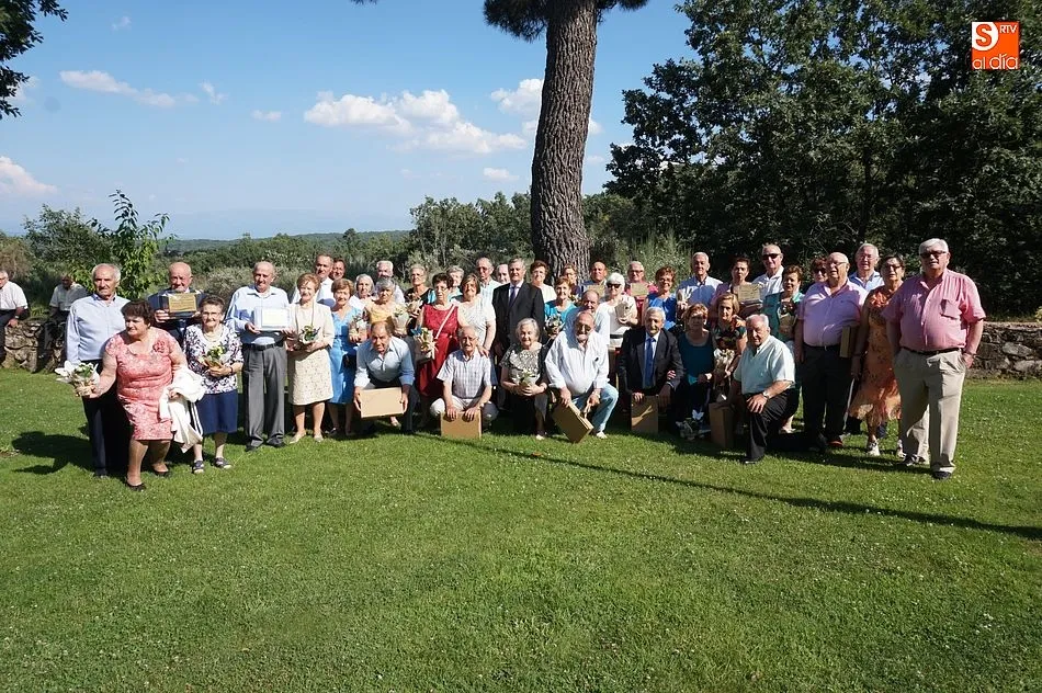Se entregaron 26 placas conmemorativas de las Bodas de Oro para los mayores de toda la comarca