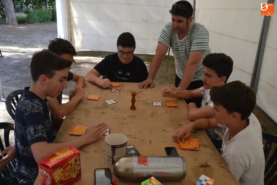 Foto 4 - La Florida empieza a decir adi&oacute;s con una sesi&oacute;n de juegos al aire libre  