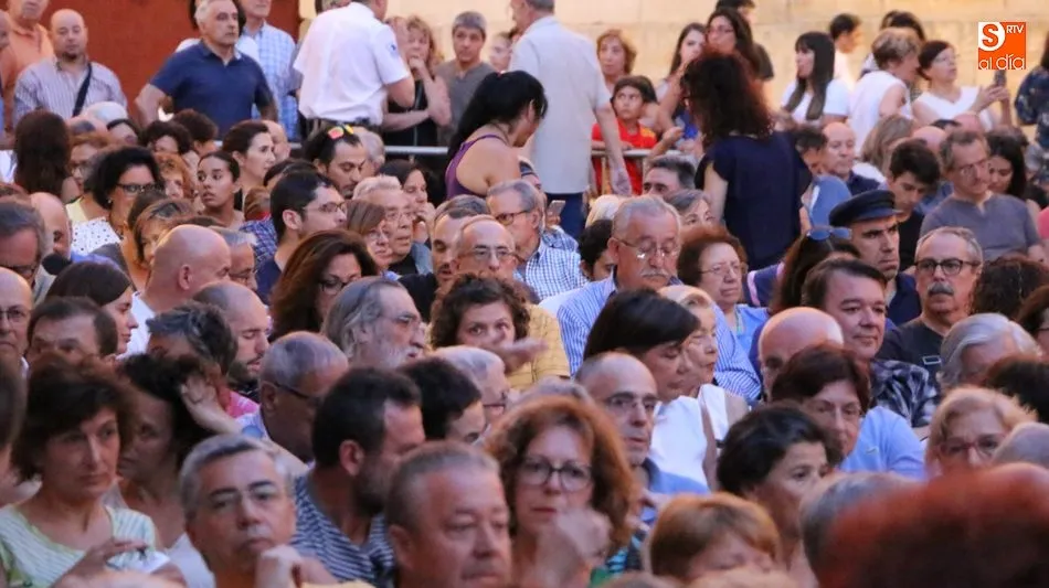 Foto 8 - El jazz aflamencado de Carles Benavent Tr&iacute;o y Tomasito conquista Salamanca